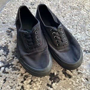 Classic Black Levi’s Canvas Men's Shoes